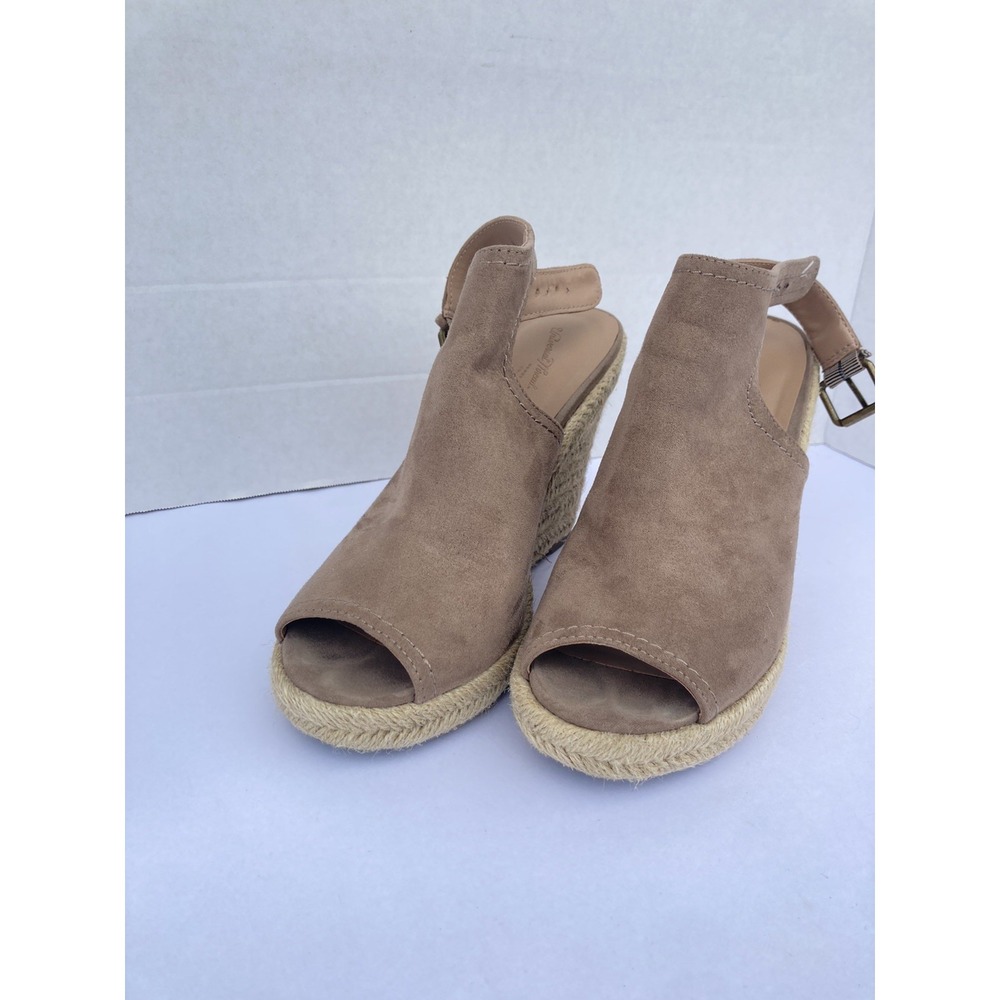UNIVERSAL THREAD MALA OPEN TOE FAUX SUEDE WEDGE SANDAL, BEIGE Women Sz 6 1/2 - Picture 3 of 16